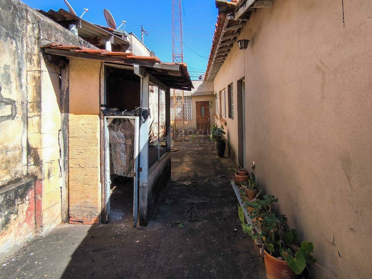 Casa Residencial à venda no bairro Vila Camargo: LATERAL EXTERNA