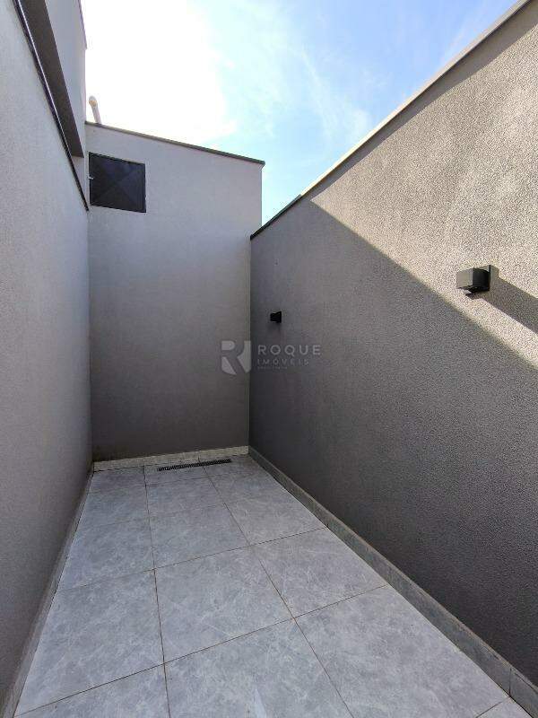 Casa Residencial à venda no bairro Jardim Campo Verde II: ÁREA DE LUZ SUÍTE