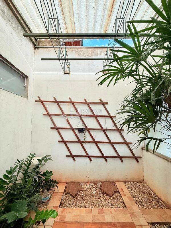 Casa Residencial para aluguel no bairro Jardim Campo Verde I: Jardim de Inverno