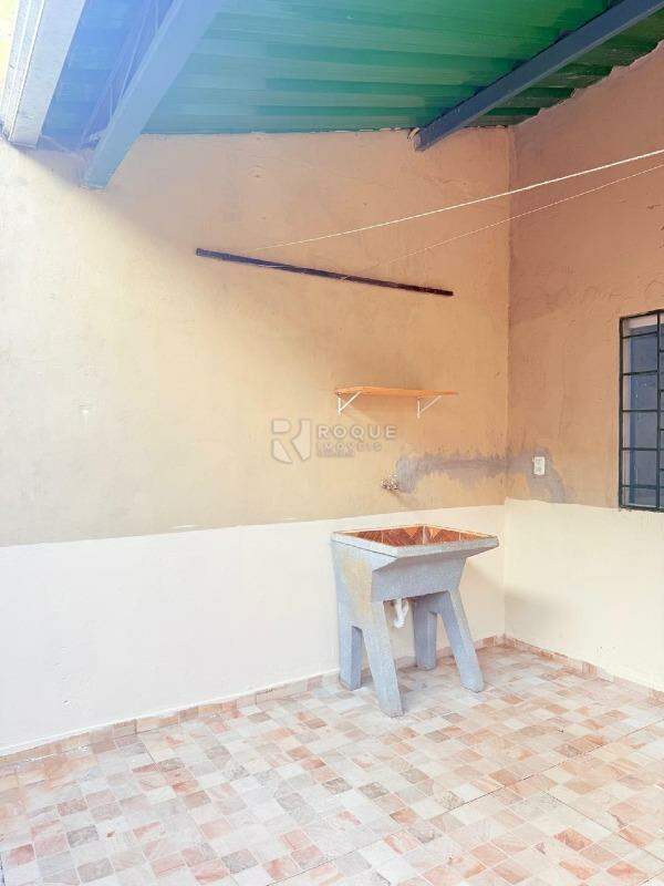 Casa Residencial para aluguel no bairro Jardim Campo Verde I: Lavanderia