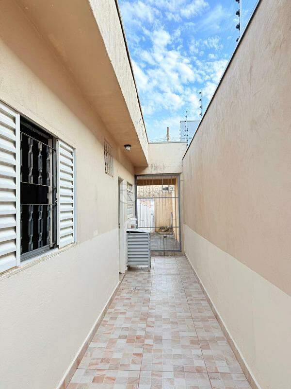 Casa Residencial para aluguel no bairro Jardim Campo Verde I: Corredor