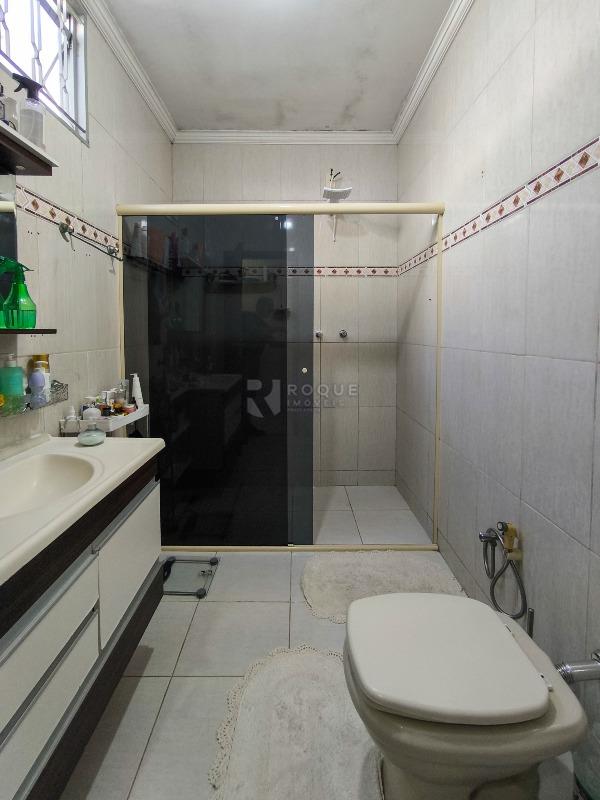 Casa Comercial à venda no bairro Conjunto Habitacional Victor D’Andrea: BANHEIRO SOCIAL