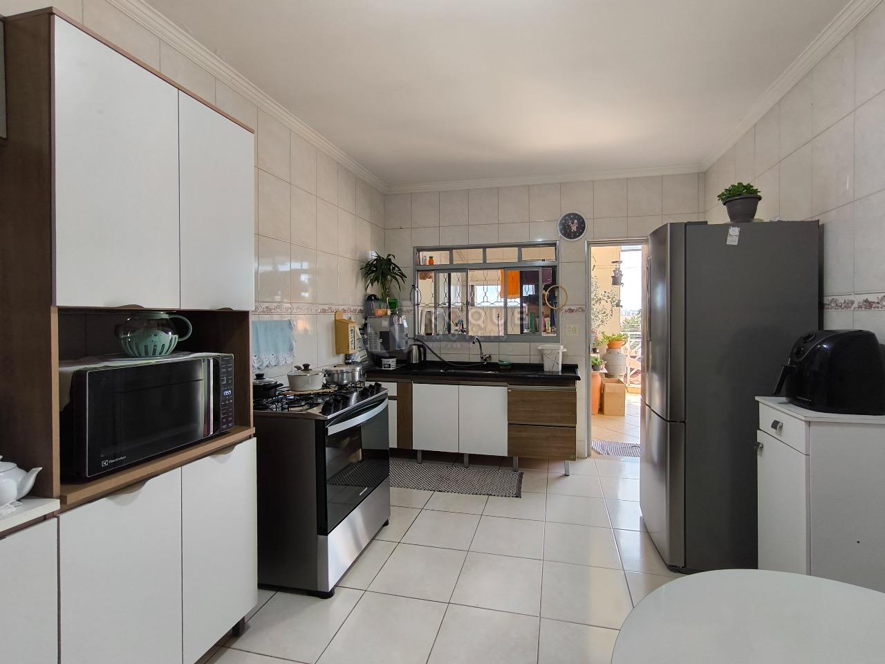 Casa Comercial à venda no bairro Conjunto Habitacional Victor D’Andrea: COZINHA