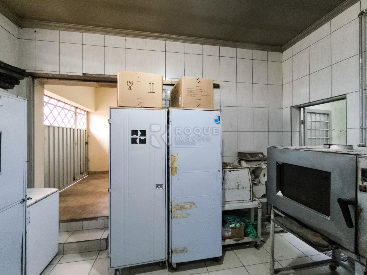 Casa Comercial à venda no bairro Conjunto Habitacional Victor D’Andrea: COZINHA SALÃO COMERCIAL