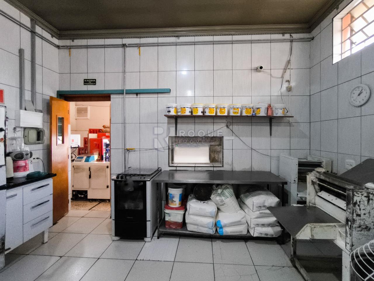 Casa Comercial à venda no bairro Conjunto Habitacional Victor D’Andrea: COZINHA SALÃO COMERCIAL