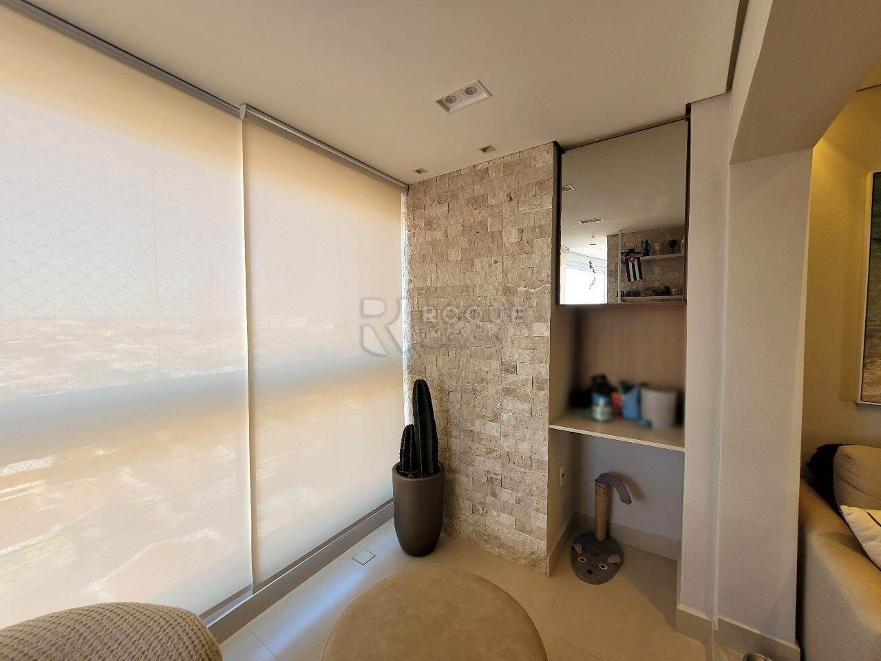 Apartamento à venda no bairro Vila Cristovam: Varanda Gourmet