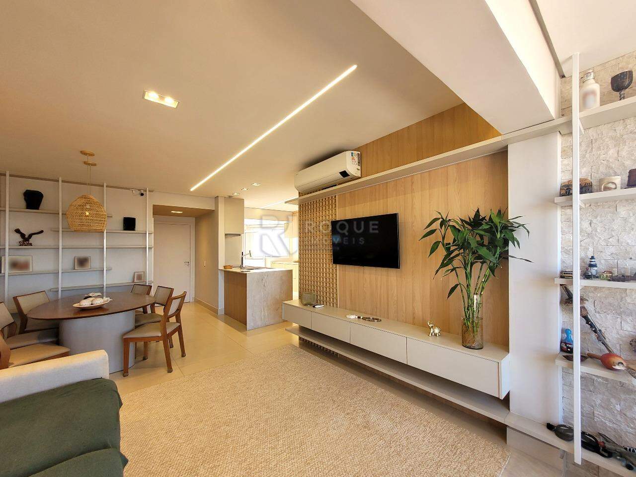 Apartamento à venda no bairro Vila Cristovam: Sala