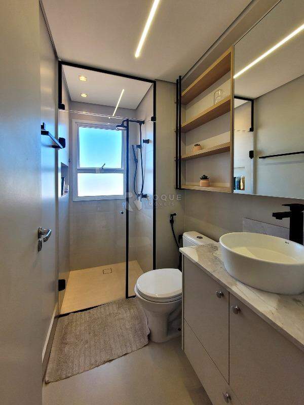 Apartamento à venda no bairro Vila Cristovam: Suíte