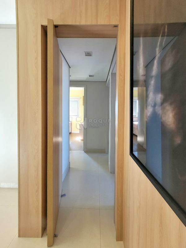 Apartamento à venda no bairro Vila Cristovam: Hall