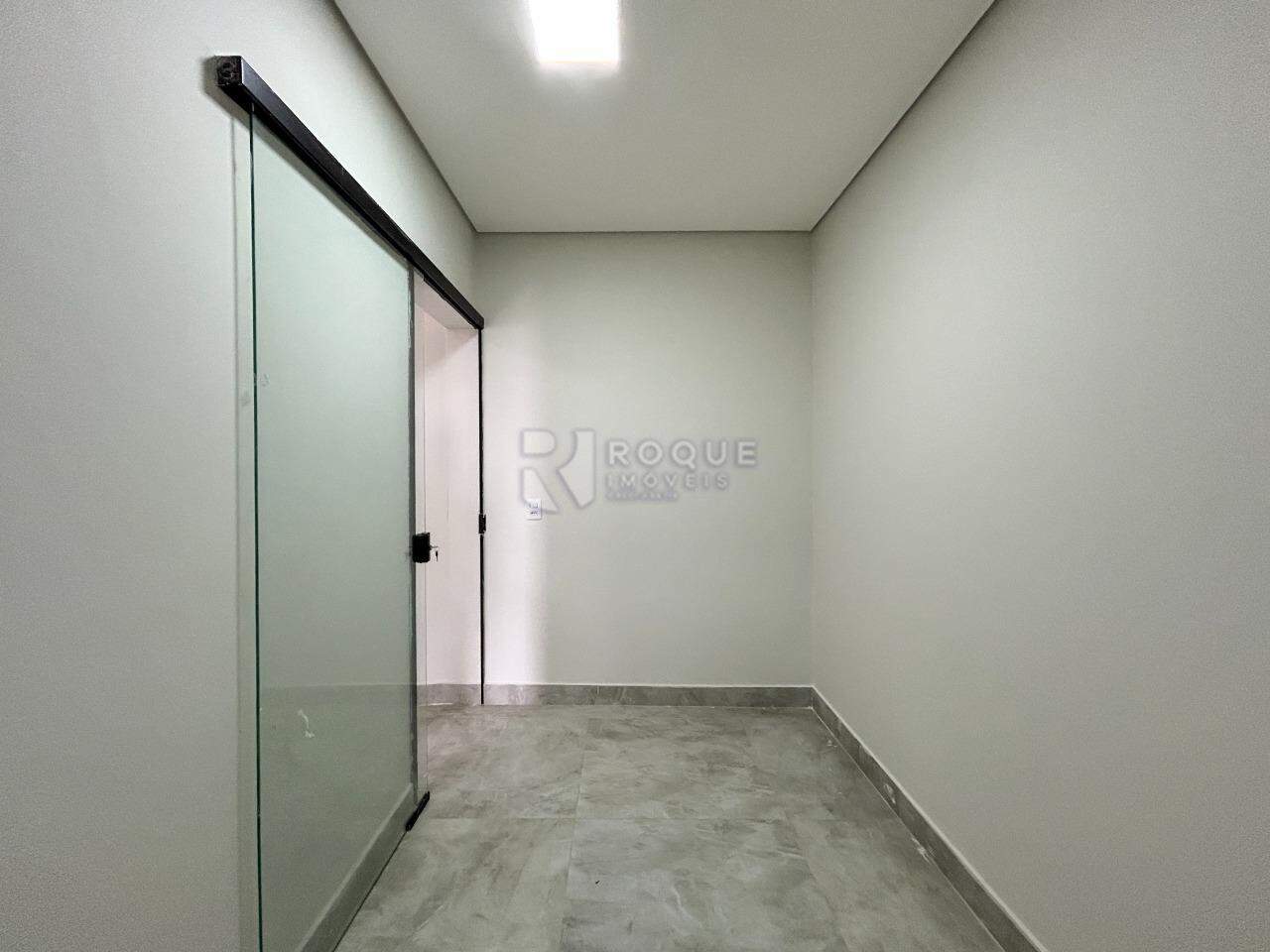 Casa Residencial para aluguel no bairro Residencial Colinas do Engenho I: Closet suíte segundo andar 