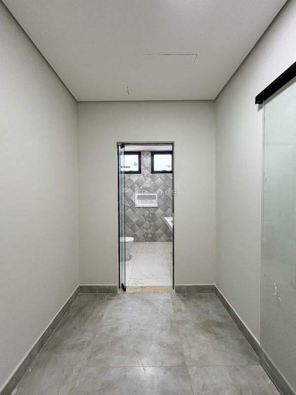 Casa Residencial para aluguel no bairro Residencial Colinas do Engenho I: Closet suíte segundo andar 