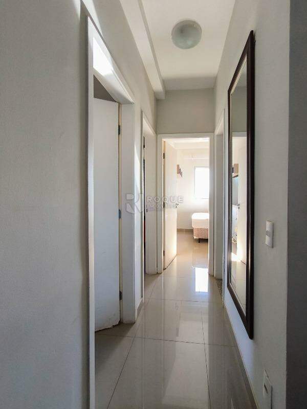 Apartamento à venda no bairro Chácaras Antonieta: CORREDOR INTERNO
