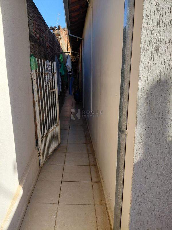 Casa Residencial à venda no bairro Jardim Residencial Regina Bastelli: corretor lateral