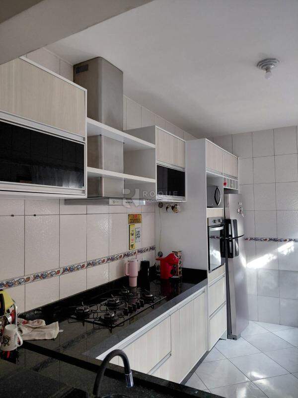 Casa Residencial à venda no bairro Jardim Residencial Regina Bastelli: cozinha