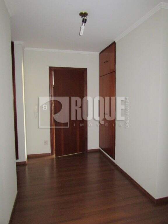 Apartamento para aluguel no bairro Centro: Hall dos dormitórios