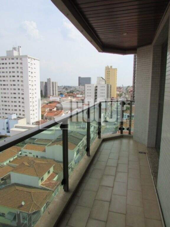 Apartamento para aluguel no bairro Centro: Sacada