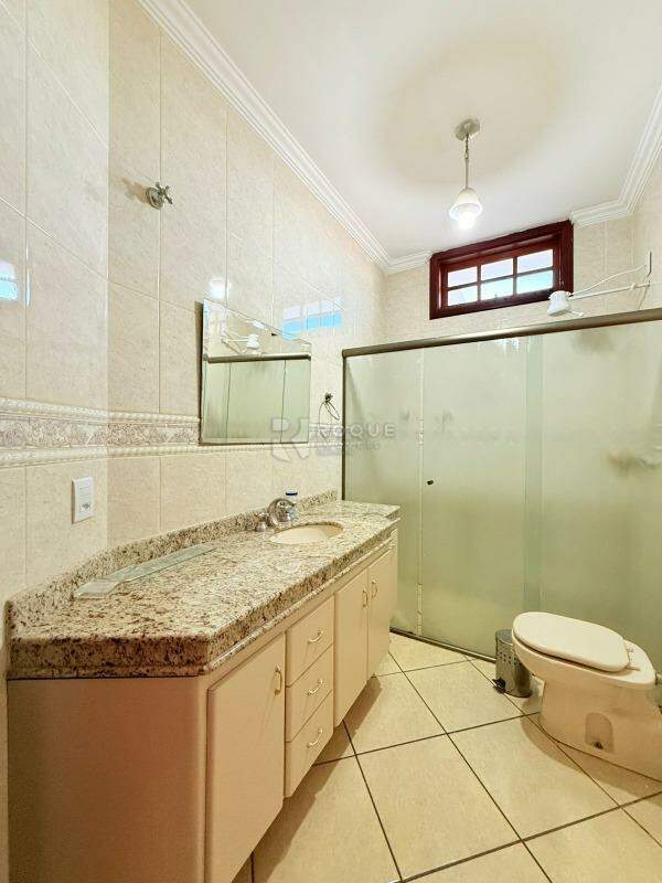 Casa Residencial para aluguel no bairro Jardim Nova Europa: Wc social