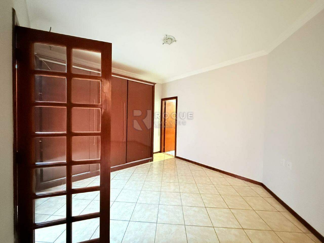 Casa Residencial para aluguel no bairro Jardim Nova Europa: Dormitório Suíte 