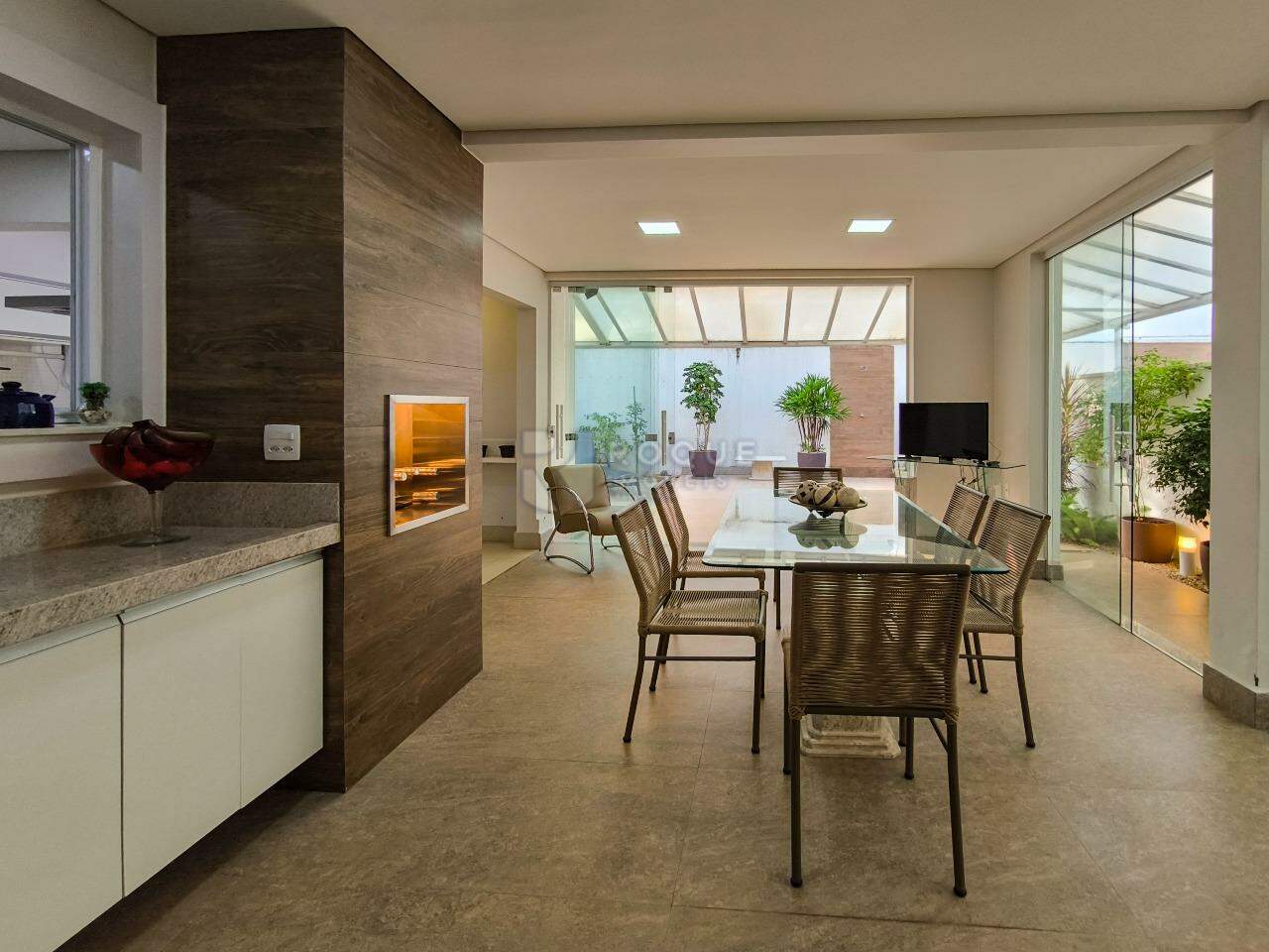 Casa em condomínio à venda no bairro Jardim Montezuma: ÁREA GOURMET