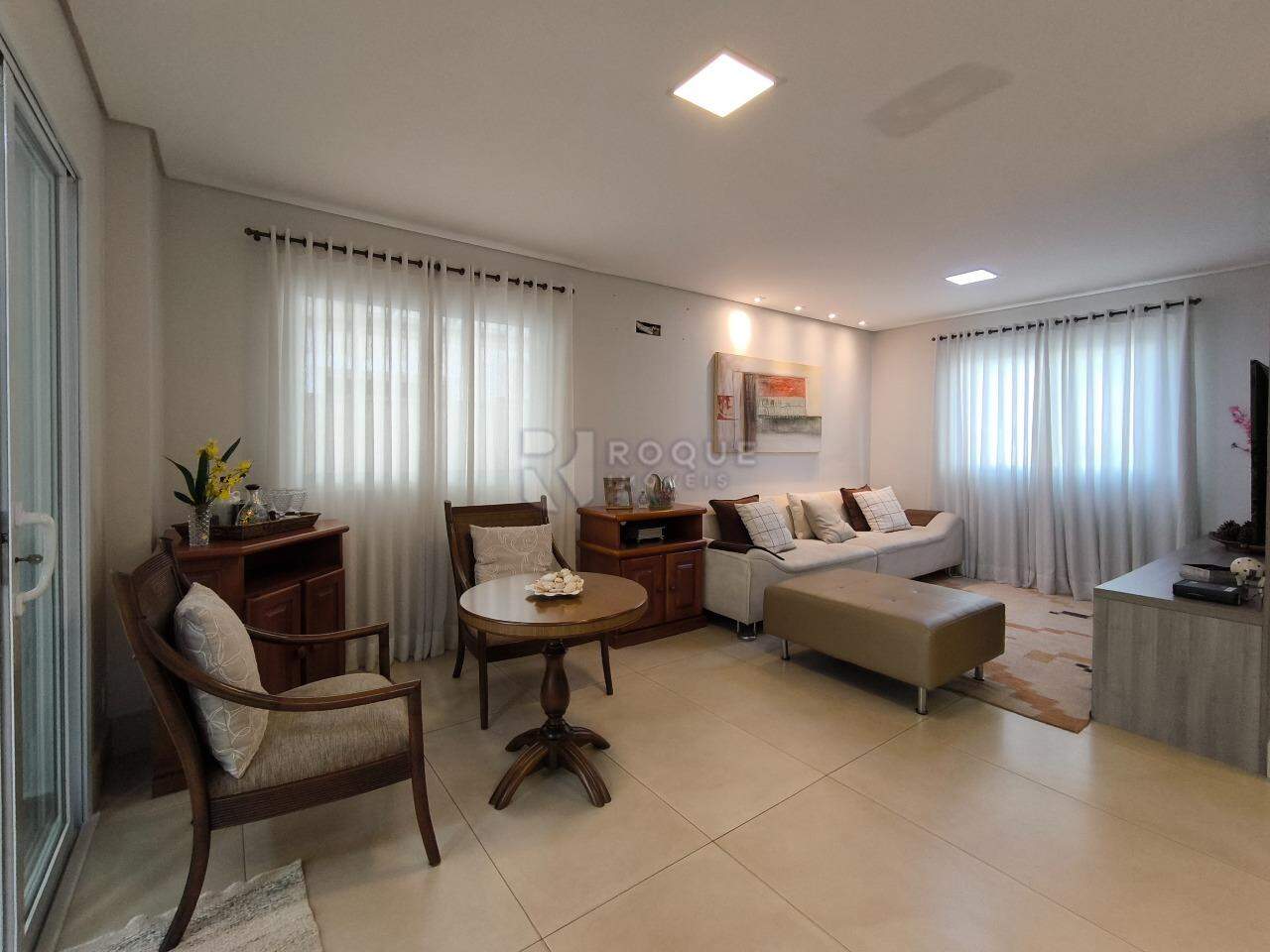 Casa em condomínio à venda no bairro Jardim Montezuma: SALA DE TV