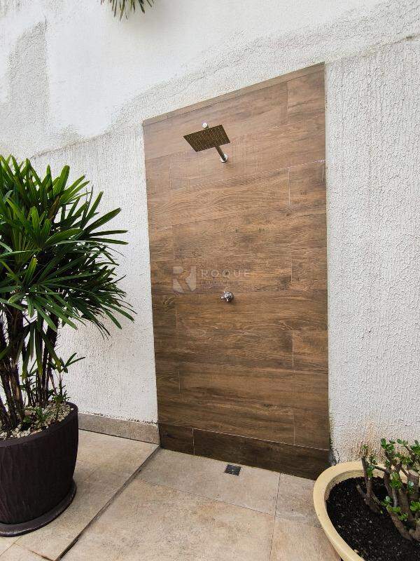 Casa em condomínio à venda no bairro Jardim Montezuma: DUCHA