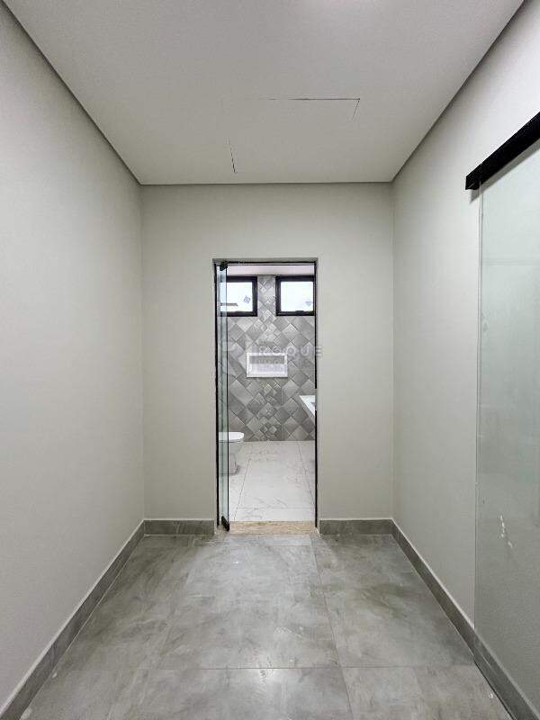 Casa Residencial à venda no bairro Residencial Colinas do Engenho I: Closet - Segundo andar