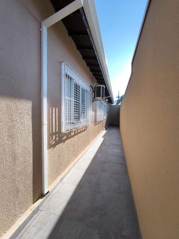 Casa em condomínio à venda no bairro Parque Egisto Ragazzo: LATERAL EXTERNA