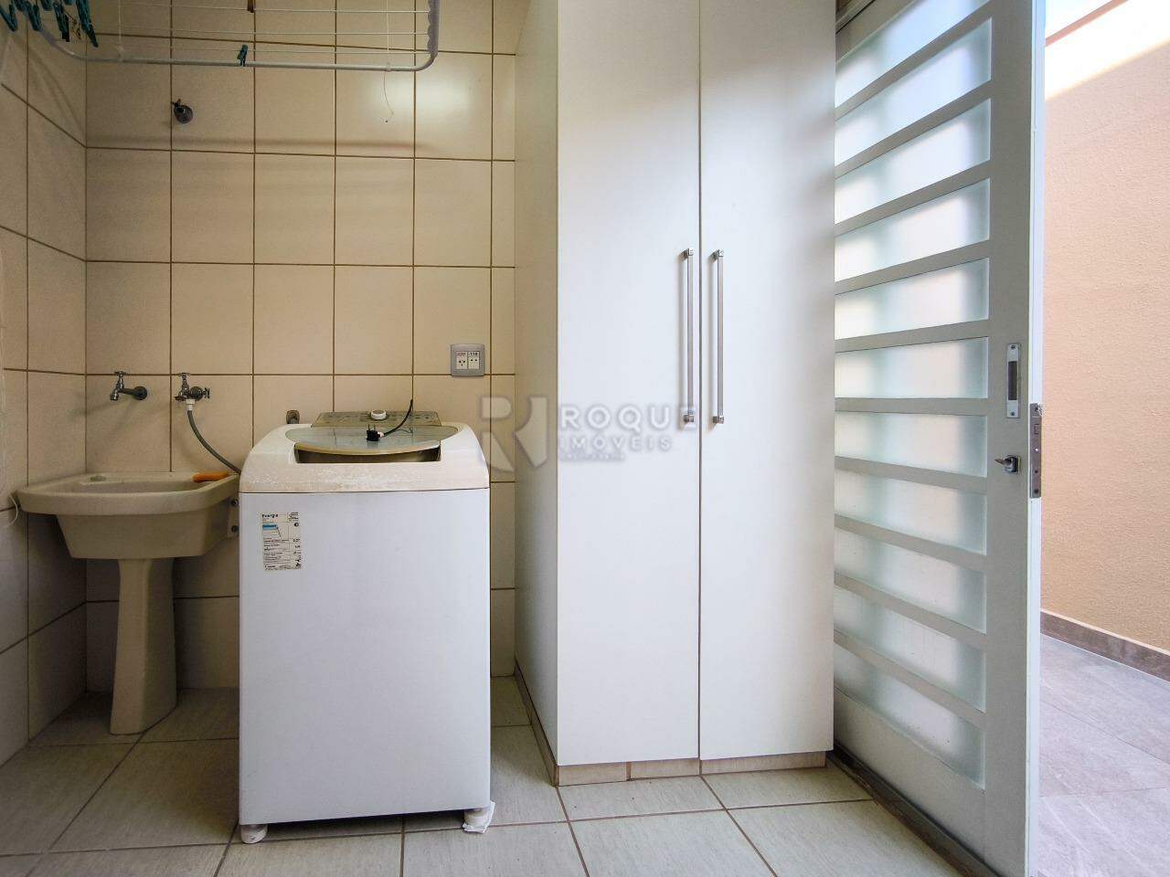 Casa em condomínio à venda no bairro Parque Egisto Ragazzo: LAVANDERIA