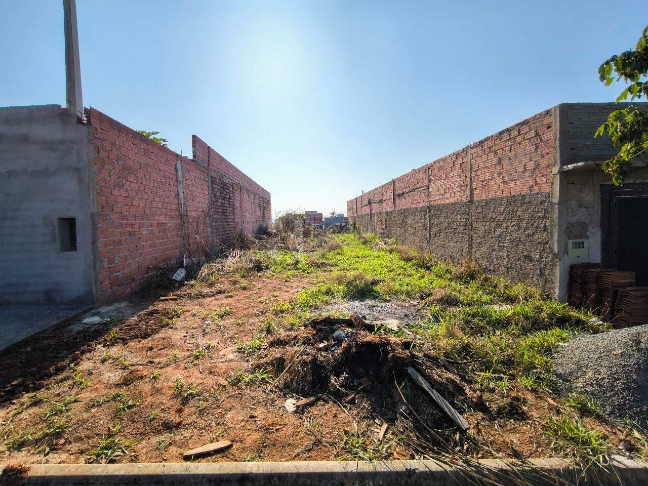 Terreno à venda no bairro Jardim Campo Verde II: 