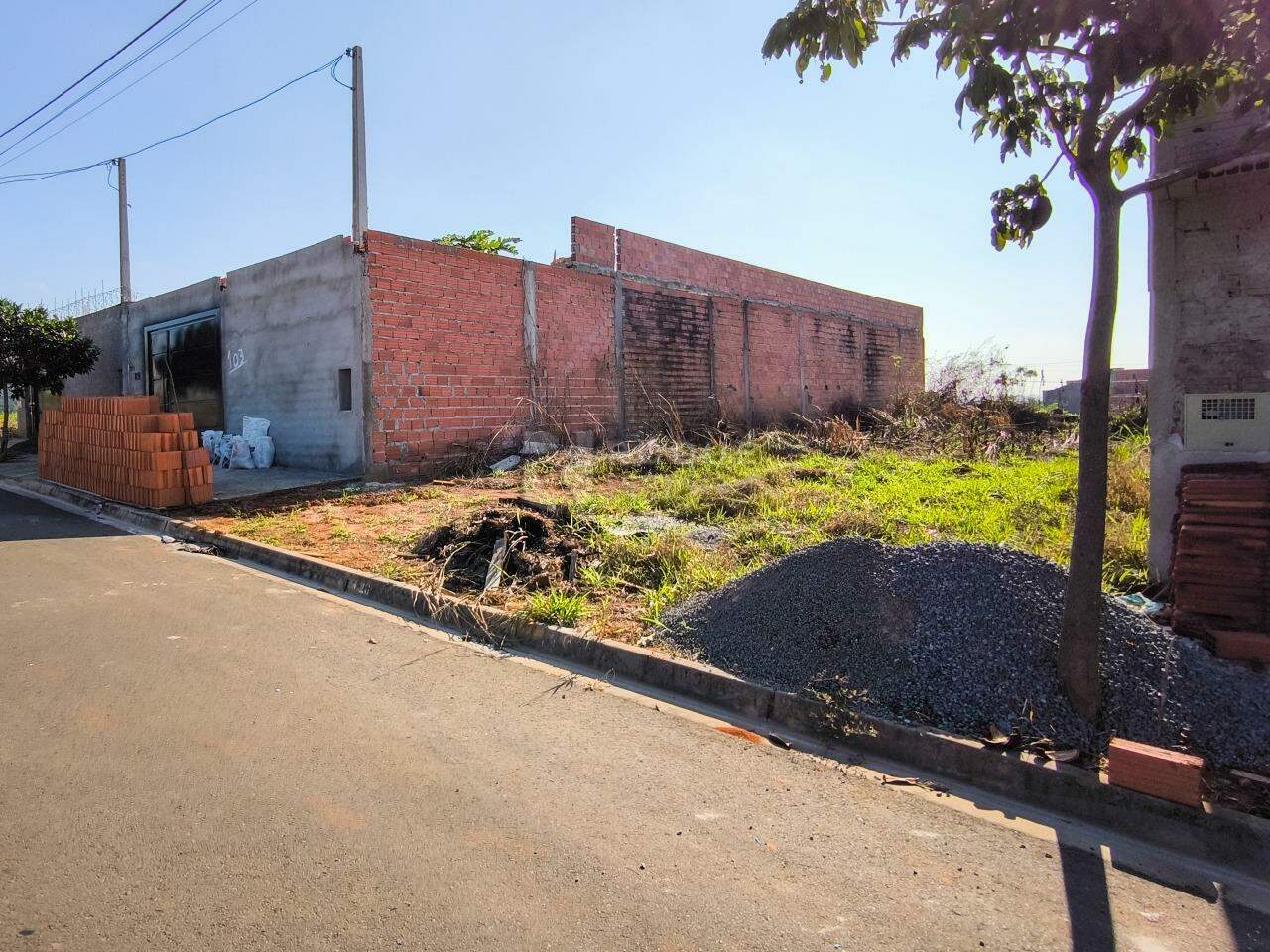 Terreno à venda no bairro Jardim Campo Verde II: 