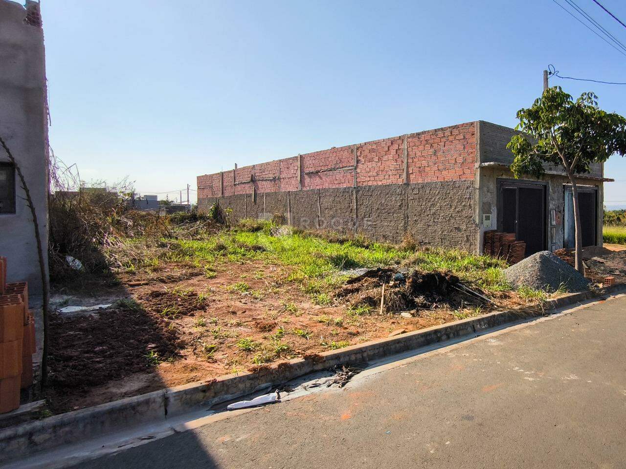 Terreno à venda no bairro Jardim Campo Verde II: 