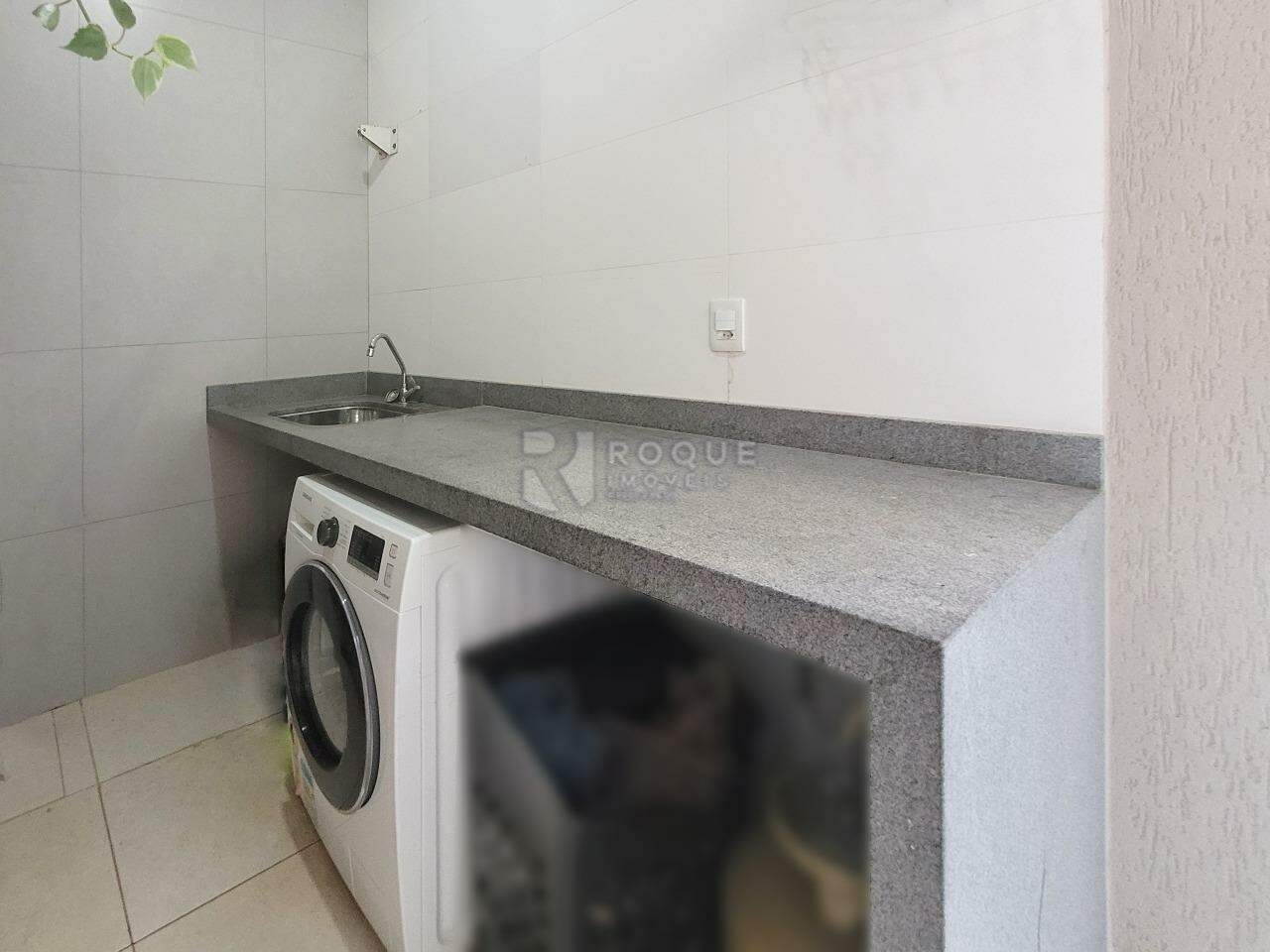 Casa Residencial à venda no bairro Jardim Campo Verde I: Área de serviço