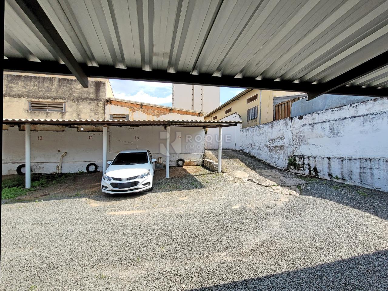 Casa Comercial à venda no bairro Centro: ESTACIONAMENTO
