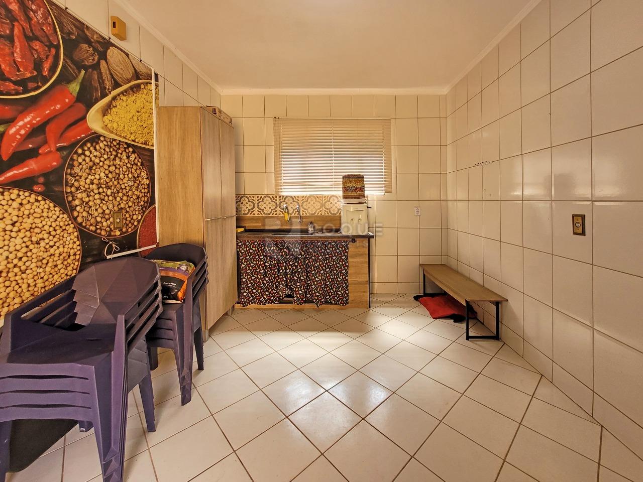 Casa Comercial à venda no bairro Centro: COZINHA