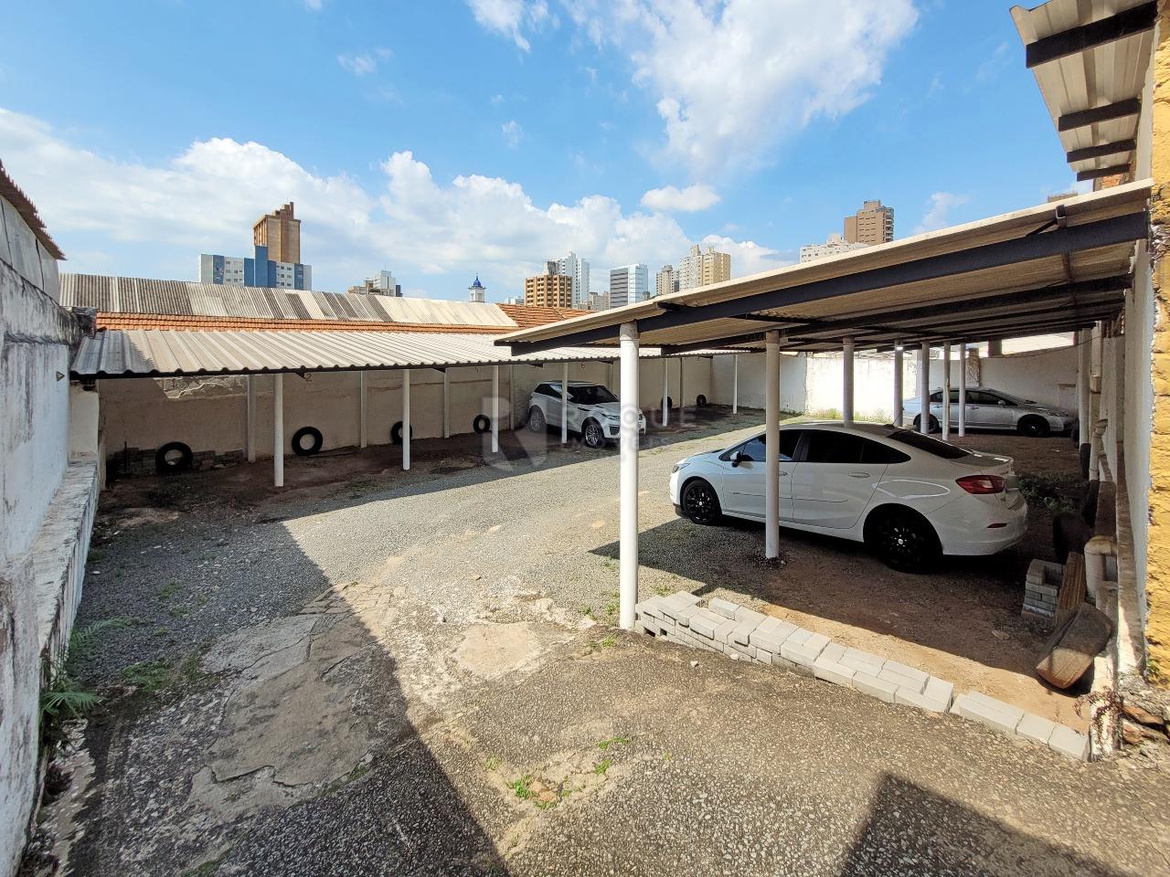 Casa Comercial à venda no bairro Centro: ESTACIONAMENTO