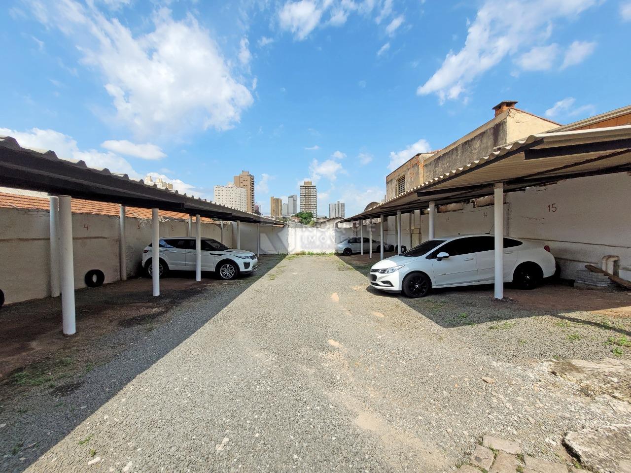 Casa Comercial à venda no bairro Centro: ESTACIONAMENTO