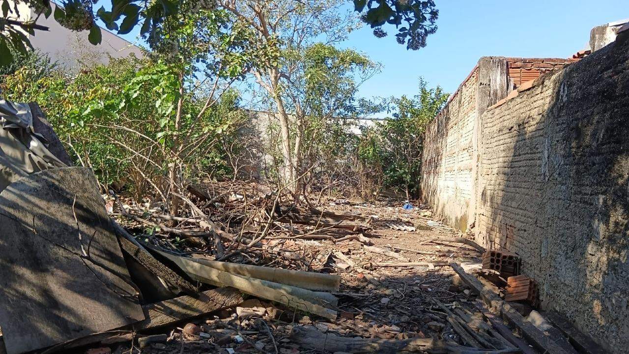 Terreno à venda no bairro Vila Camargo: 
