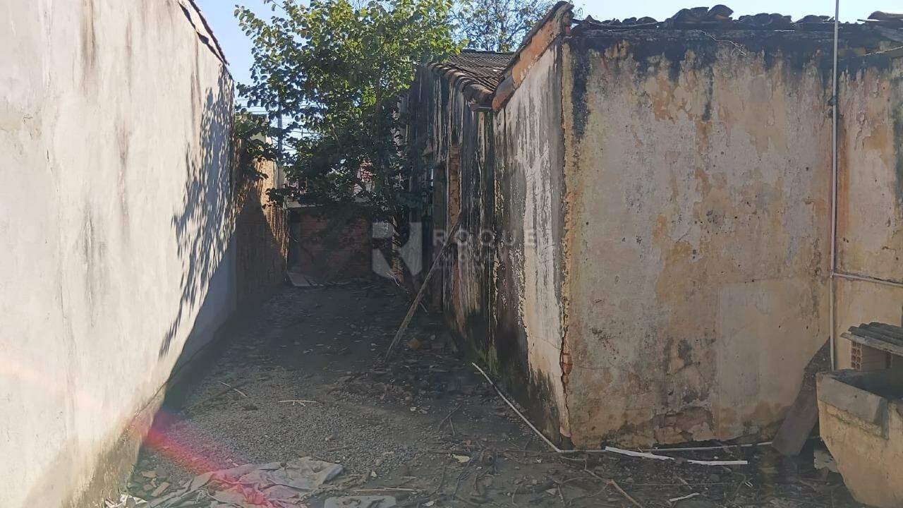 Terreno à venda no bairro Vila Camargo: 