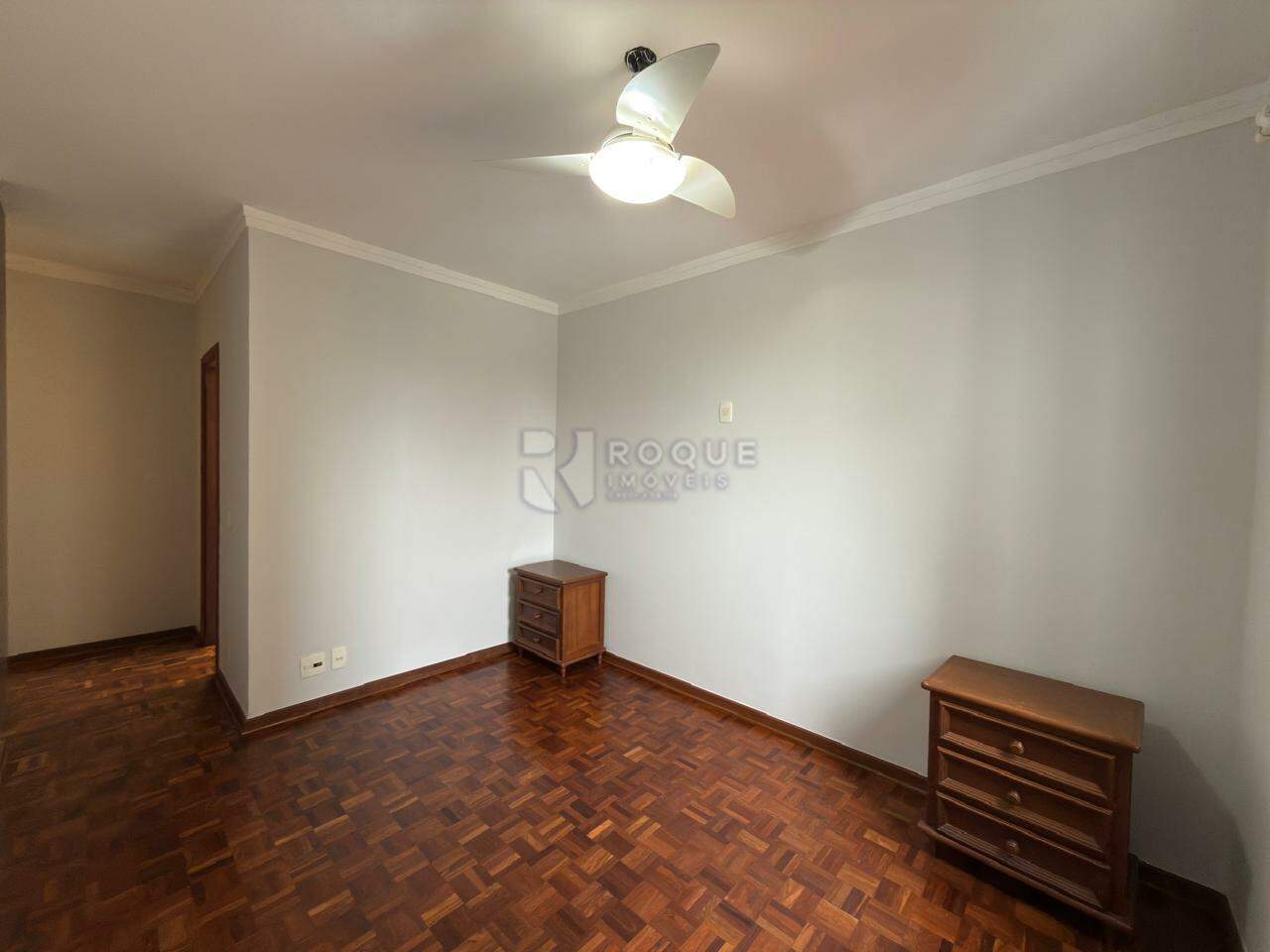 Apartamento para aluguel no bairro Centro: Dormitório Suíte 04