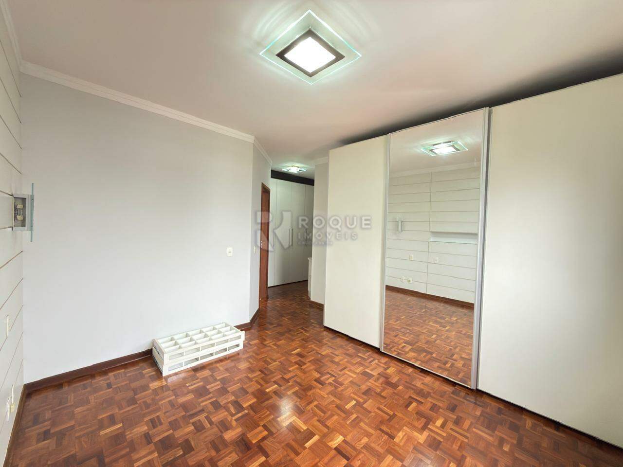 Apartamento para aluguel no bairro Centro: Dormitório Suíte 03