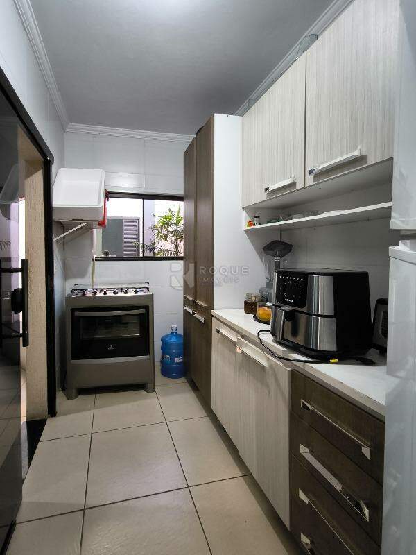 Casa Residencial à venda no bairro Jardim Ipanema: COZINHA