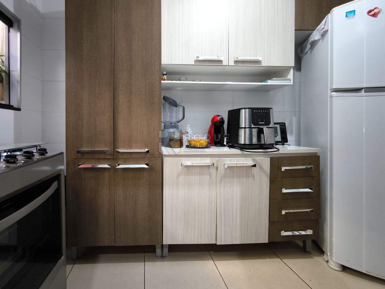 Casa Residencial à venda no bairro Jardim Ipanema: COZINHA