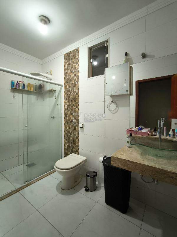 Casa Residencial à venda no bairro Jardim Ipanema: BANHEIRO SOCIAL