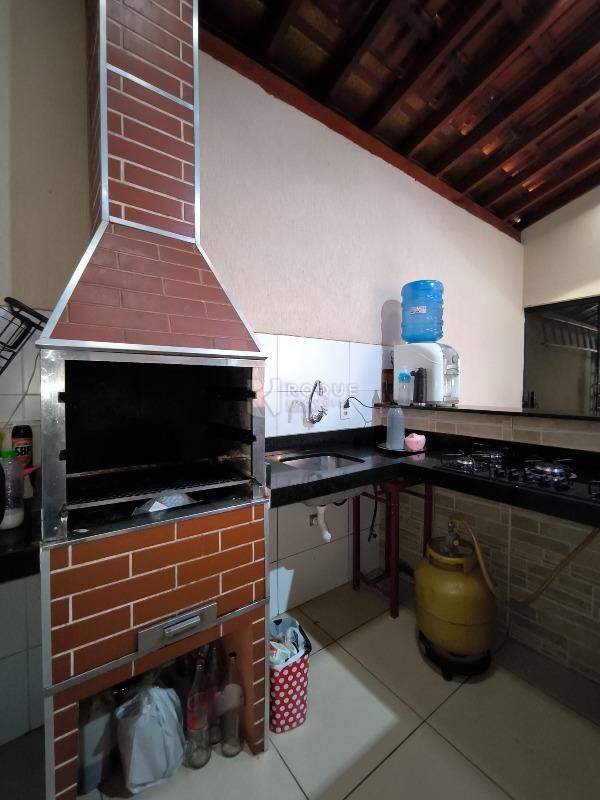 Casa Residencial à venda no bairro Jardim Ipanema: CHURRASQUEIRA