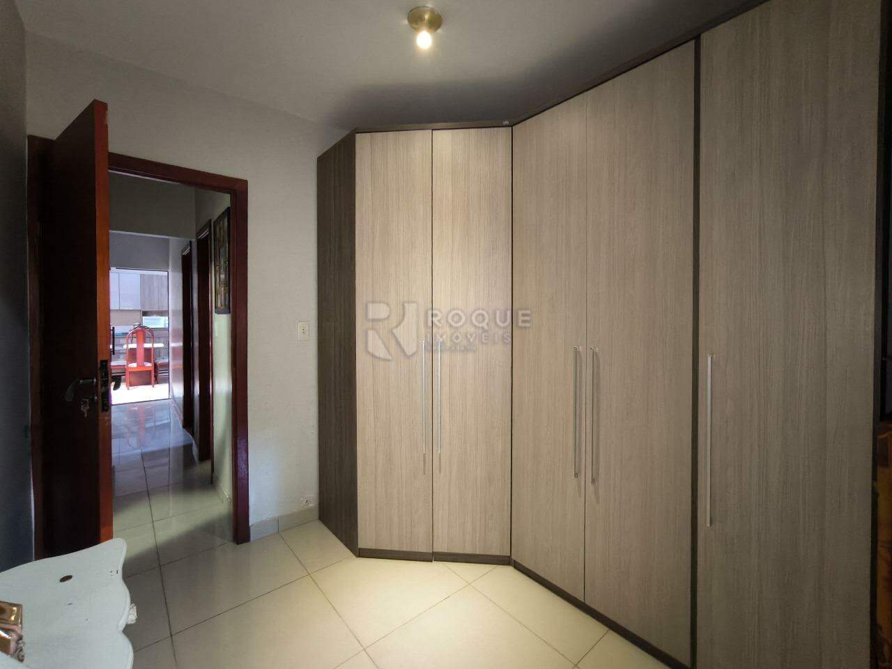 Casa Residencial à venda no bairro Jardim Ipanema: CLOSET DORMITÓRIO 1