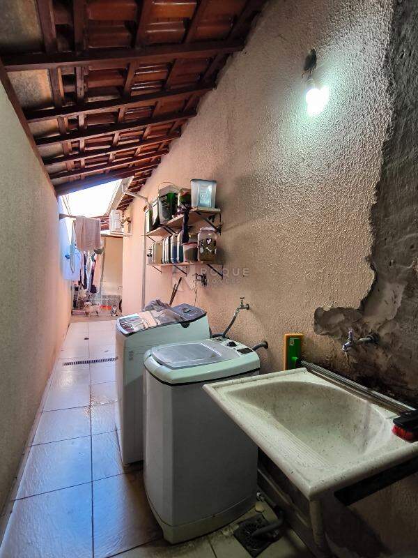 Casa Residencial à venda no bairro Jardim Ipanema: LAVANDERIA