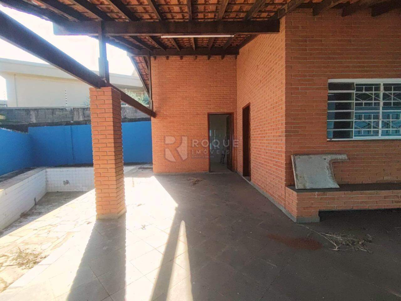 Chácara para aluguel no bairro Jardim Florença: Quintal