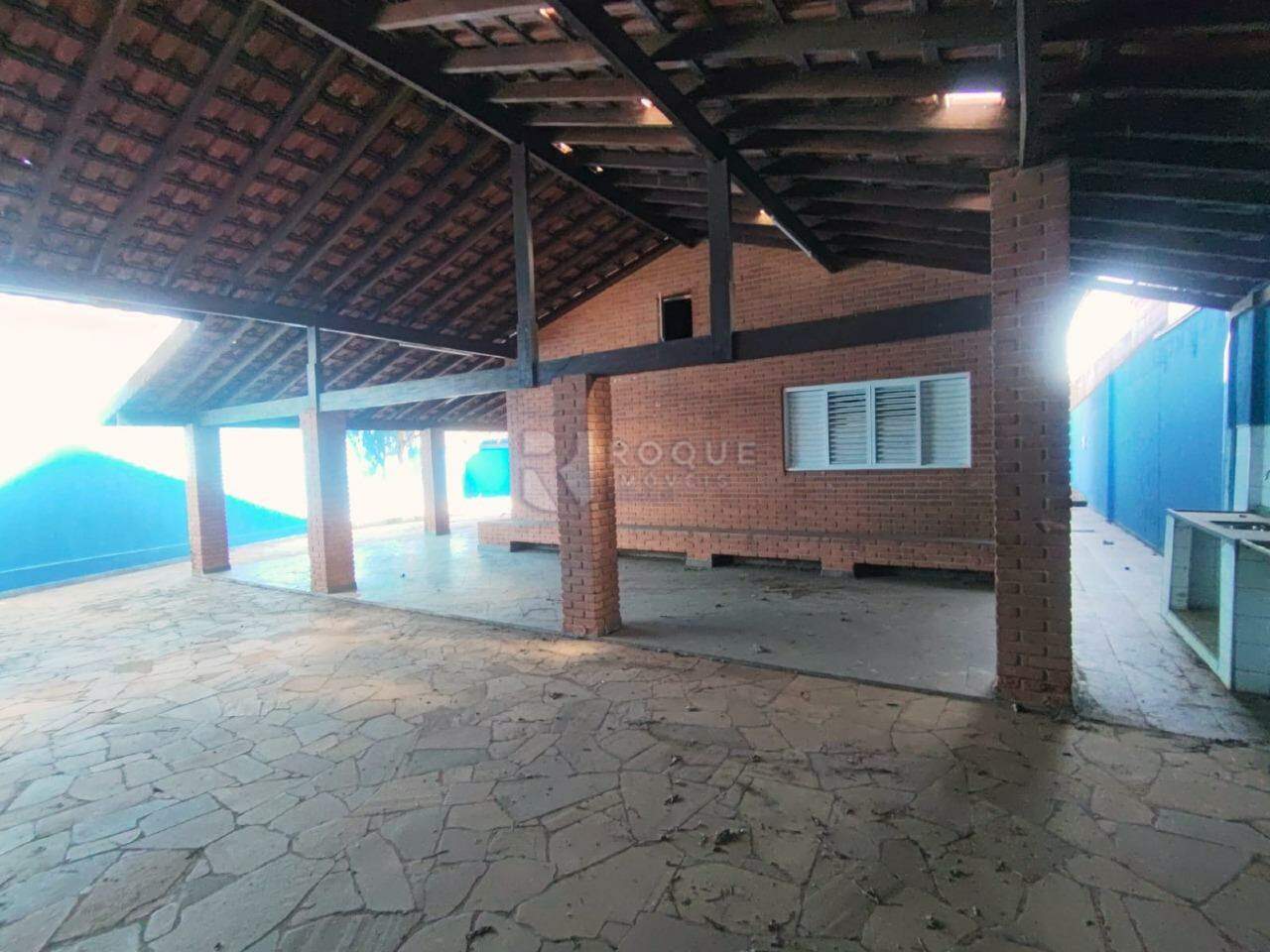 Chácara para aluguel no bairro Jardim Florença: Quintal