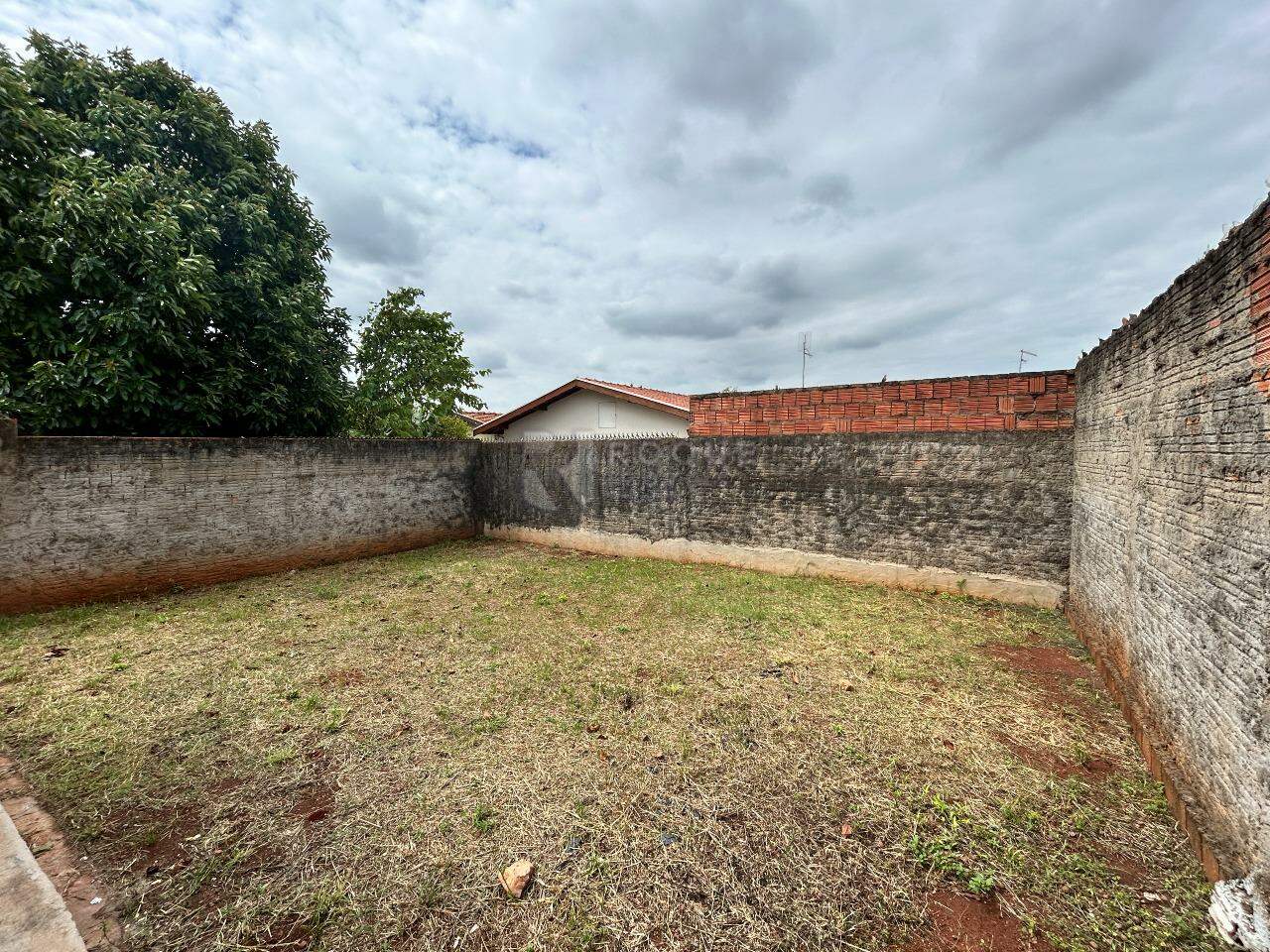 Casa Residencial para aluguel no bairro Jardim Paulista: Fundo