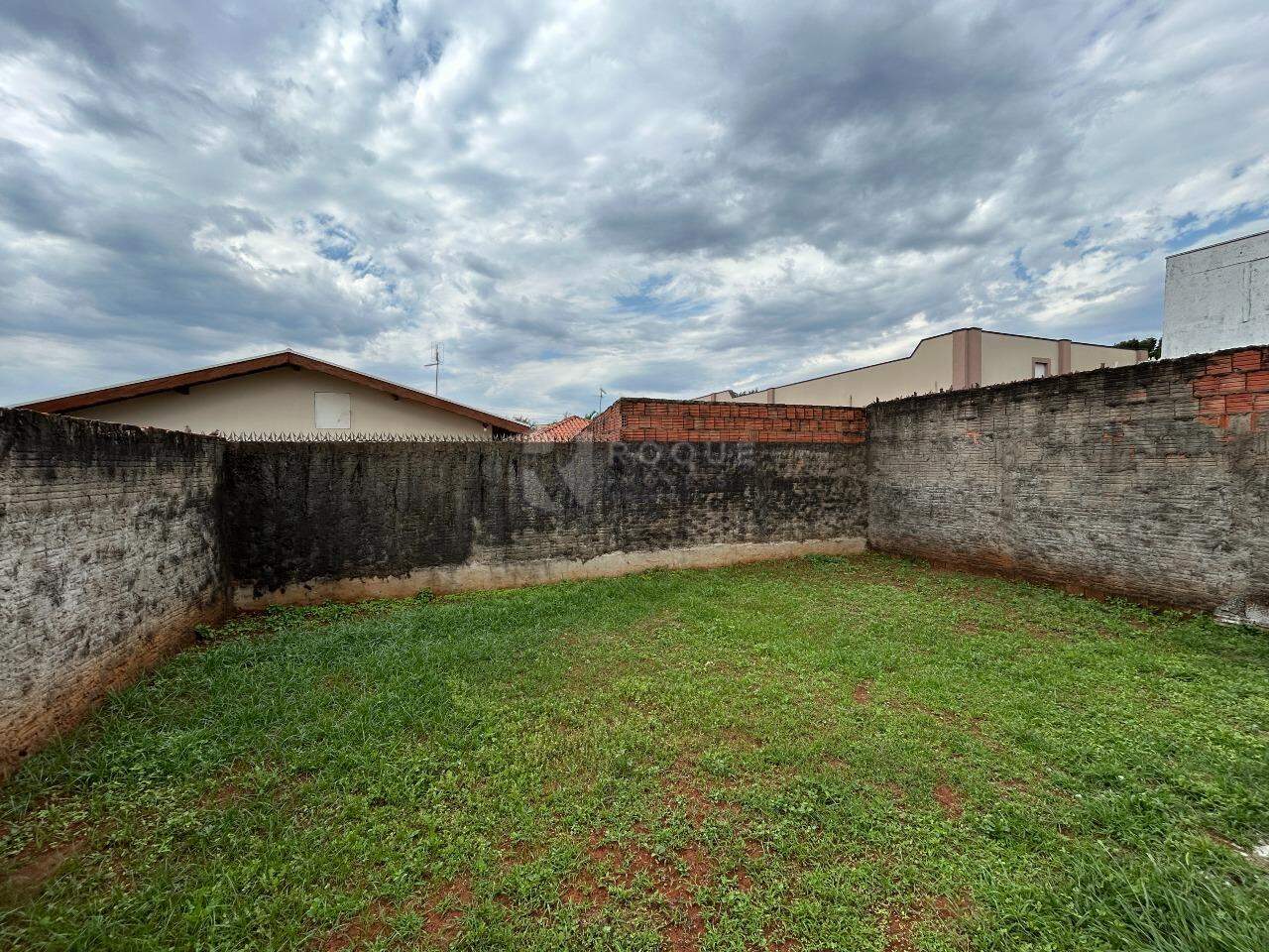 Casa Residencial para aluguel no bairro Jardim Paulista: Fundo